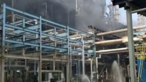 廣東珠海一化工廠發(fā)生爆炸 現(xiàn)場(chǎng)濃煙滾滾火光沖天